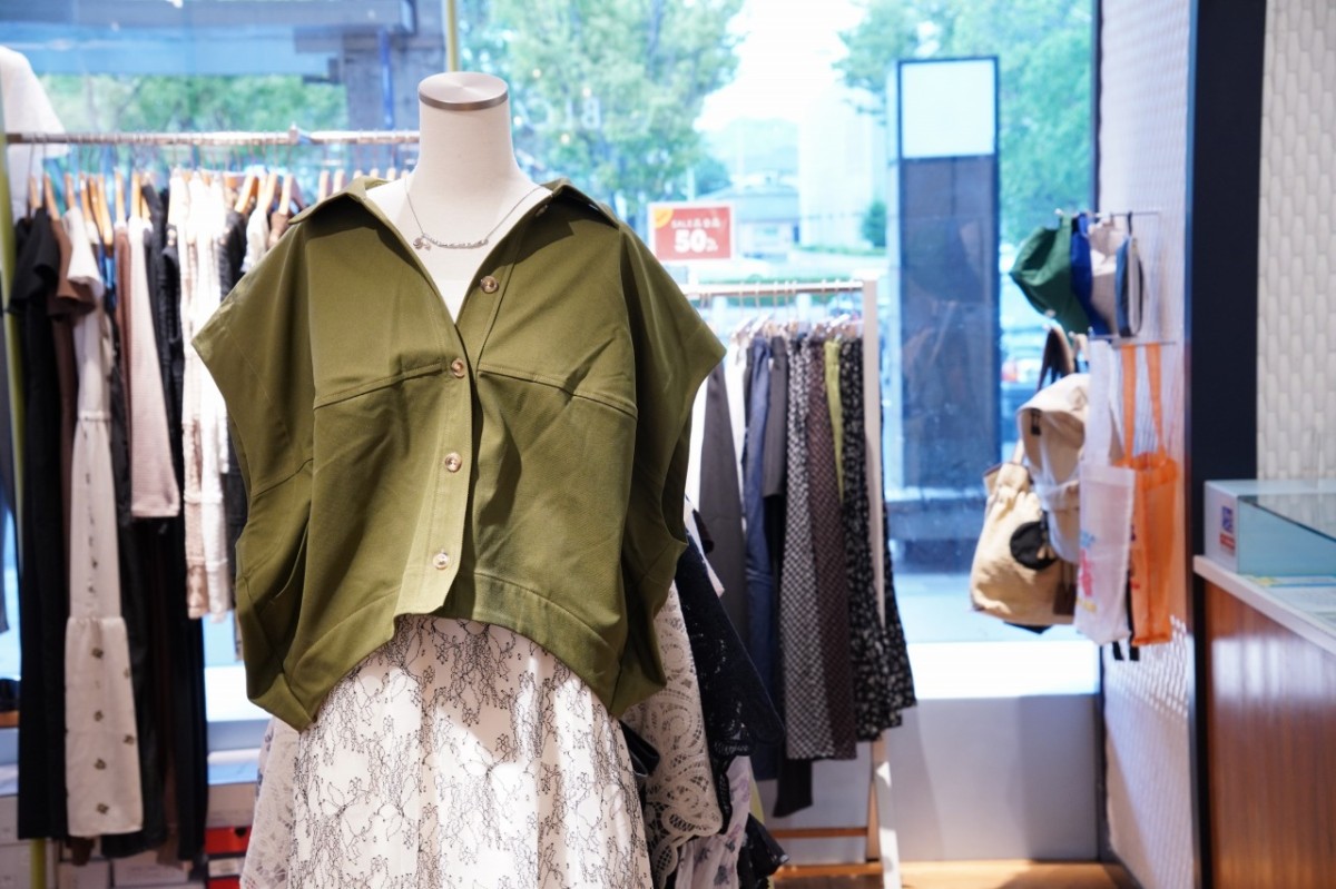 earth music&ecologyの店内