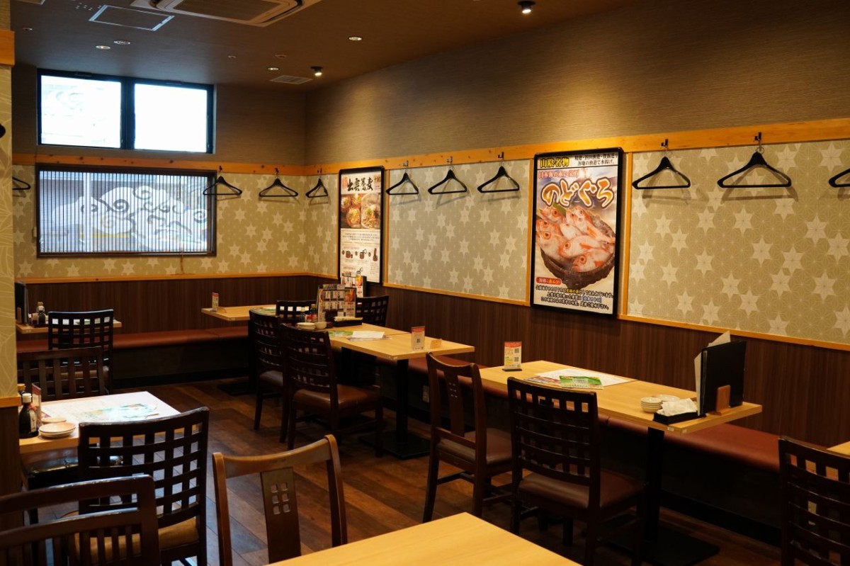 シャミネ松江内にある居酒屋「はなの舞」の店内