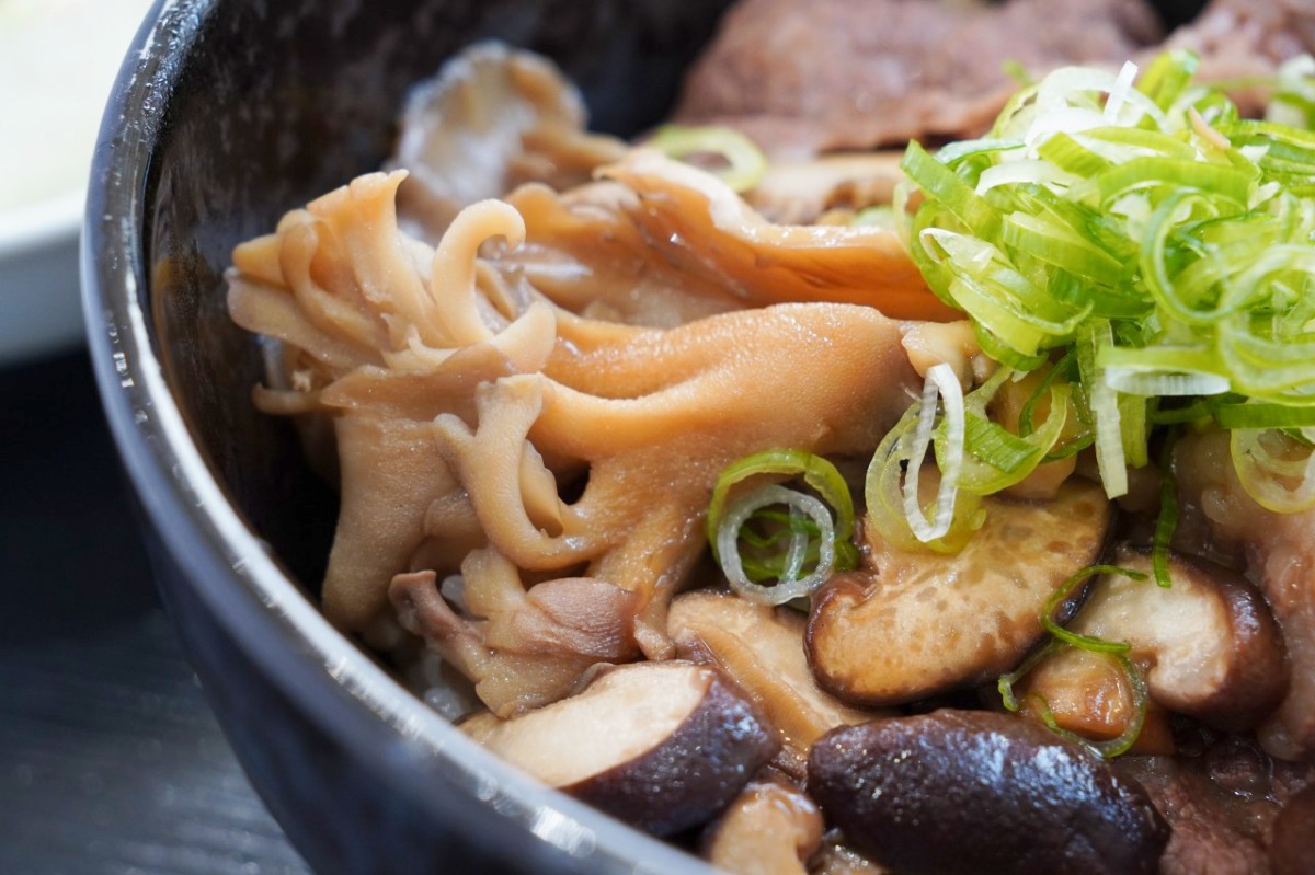 牛肉舞茸丼に使われている奥出雲特産の舞茸のアップ