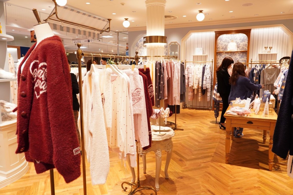 『ジェラート ピケ』シャミネ松江店の店内に並ぶルームウェアや雑貨