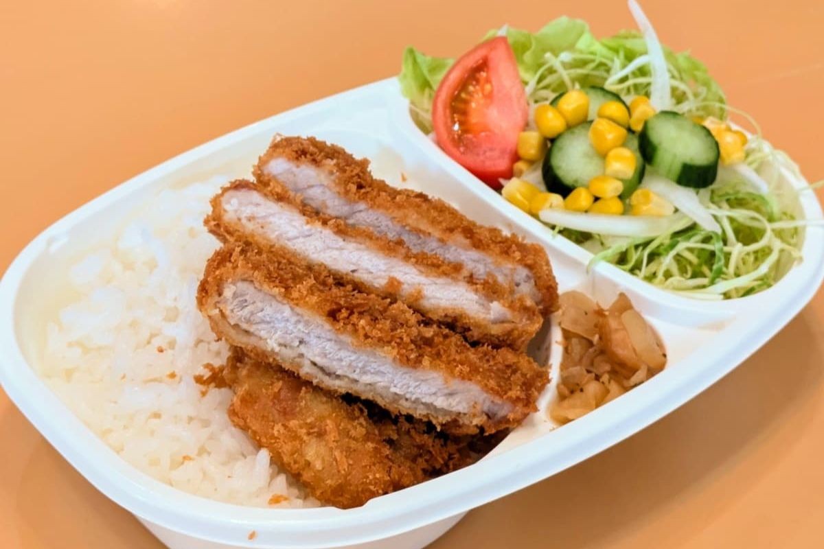 島根県奥出雲町にあるハンバーガー専門店『バーガーハウスピコピコ』で販売されている弁当
