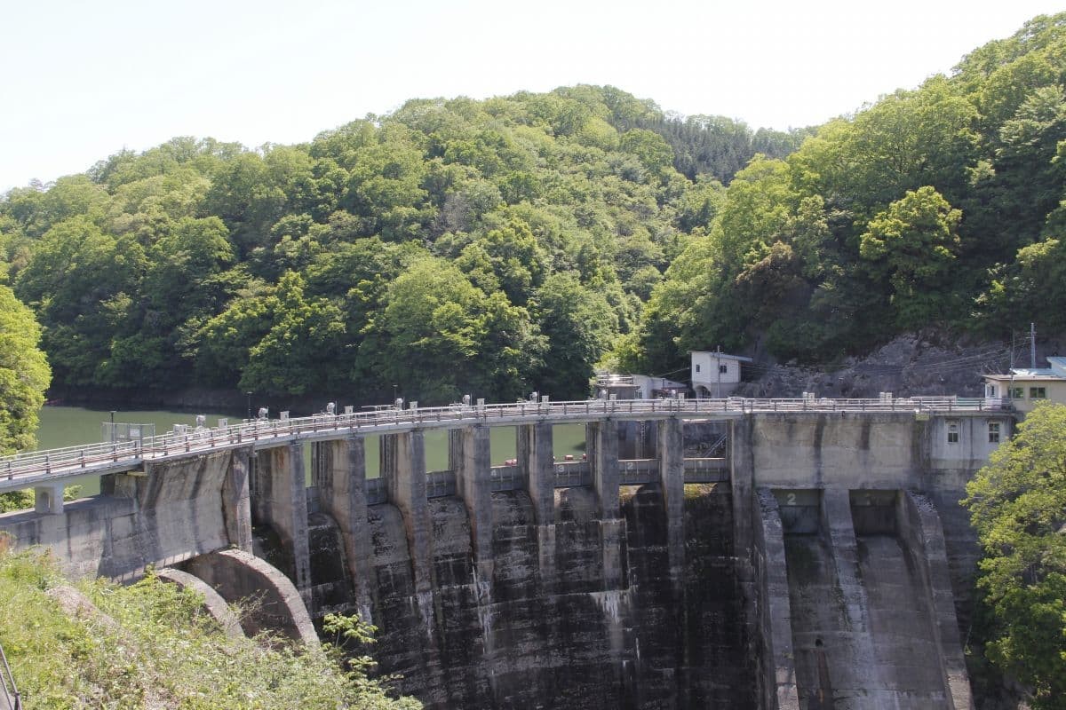 島根県奥出雲町の『三成ダム』全景