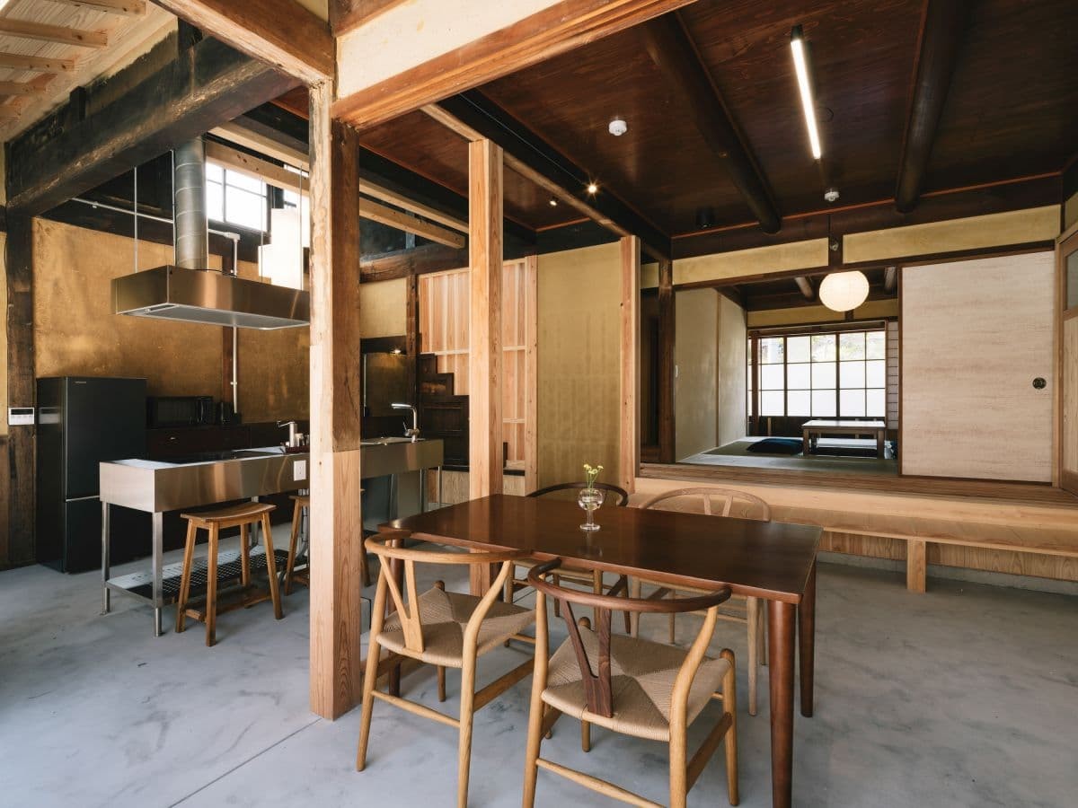島根県雲南市吉田町の古民家宿『RITA 雲南吉田』のキッチン
