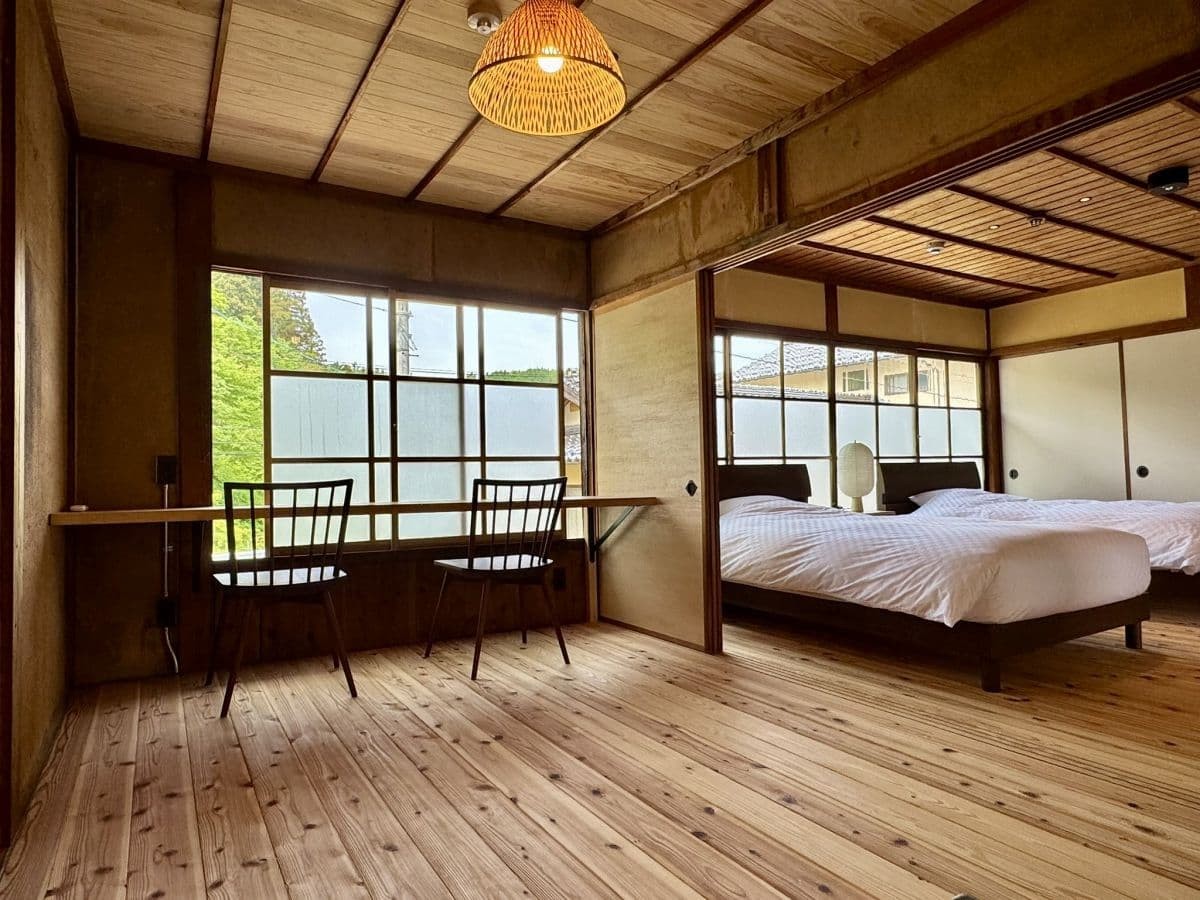 島根県雲南市吉田町の古民家宿『RITA 雲南吉田』のワーキングスペース
