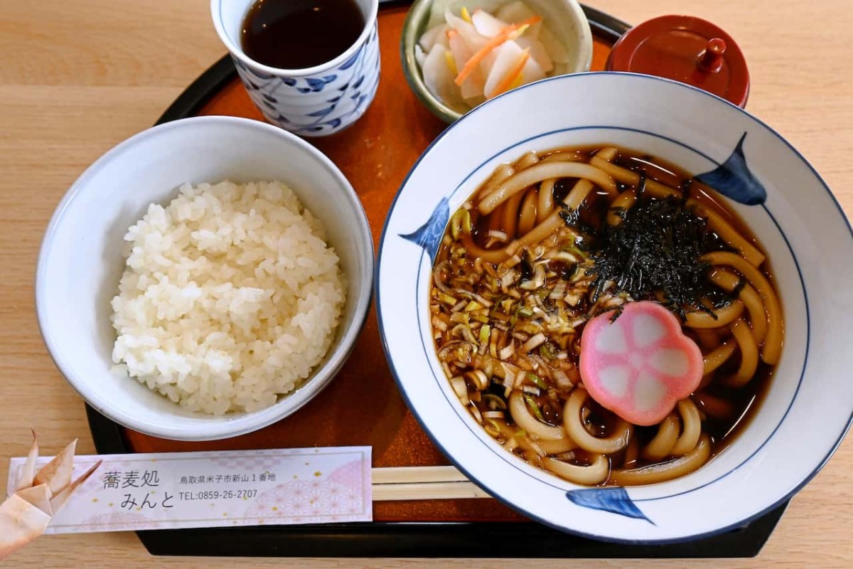 鳥取県米子市にある『蕎麦処みんと』の「うどん定食」