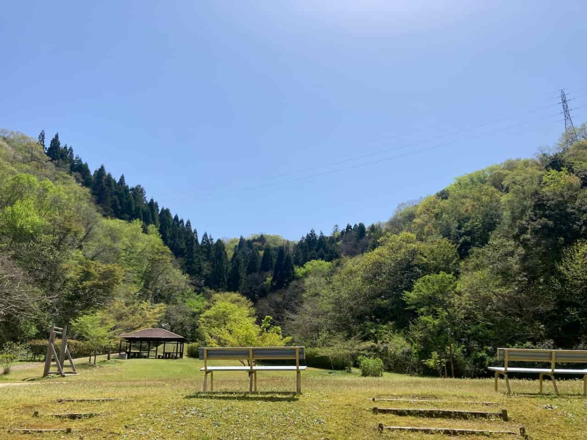 鳥取県西伯郡伯耆町にある『おにっ子ランド』の芝生広場