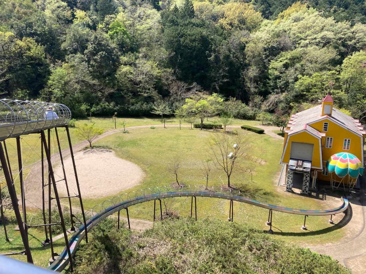 鳥取県西伯郡伯耆町にある『おにっ子ランド』のすべり台