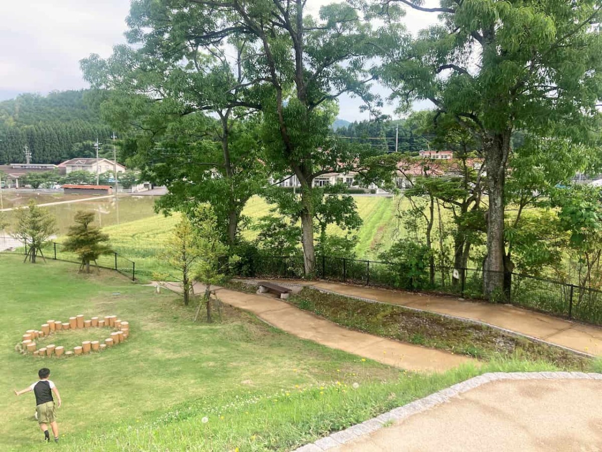 鳥取県西伯郡南部町にある『東西町スポーツ広場』の隣にある『グリコこそだてパークなんぶ』