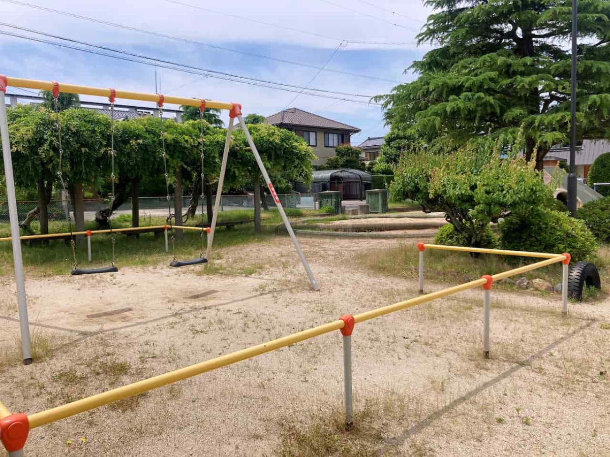 島根県出雲市にある『海上西公園』のブランコ