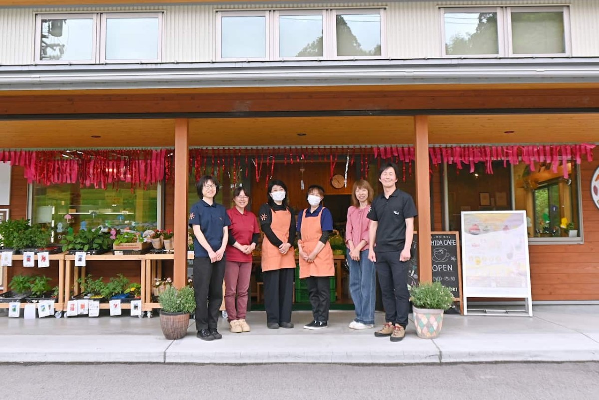 島根県安来市にある『山の駅え～ひだ市場・え～ひだcafe』を運営する人たち