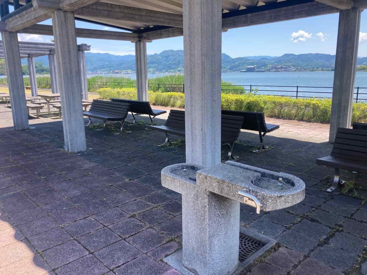 鳥取県東伯郡湯梨浜町にある『ハワイ夢広場』のベンチ