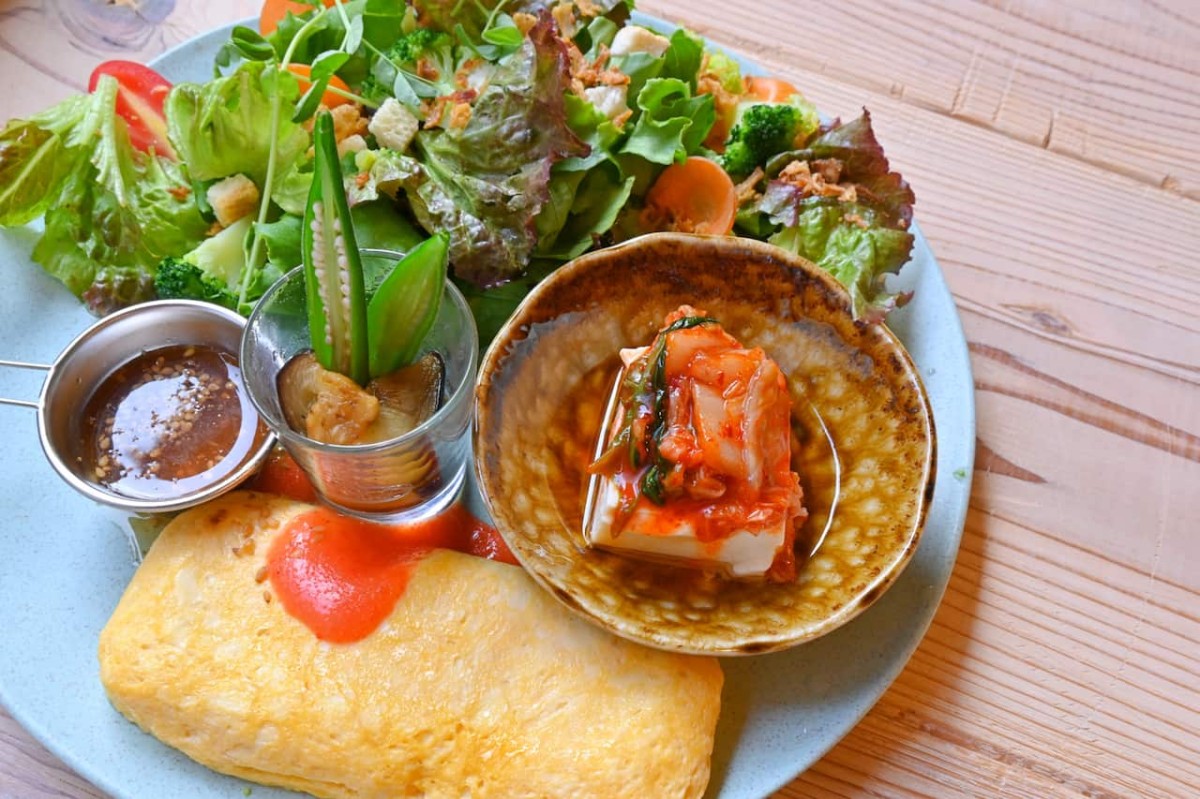 鳥取県米子市にある『おとうふカフェヨルヨル』のランチ「おとうふ御膳」