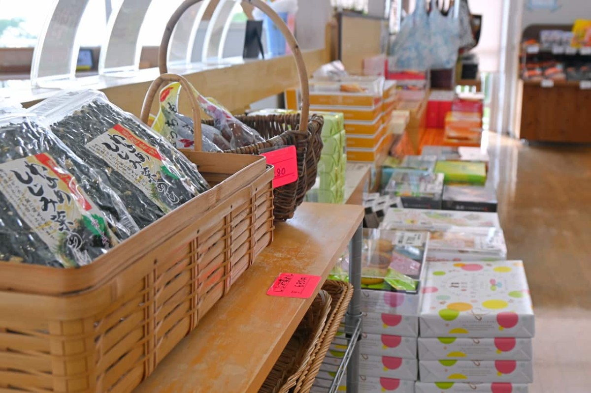 島根県松江市にある『カフェレストフォーシーズン』の店内の土産売り場