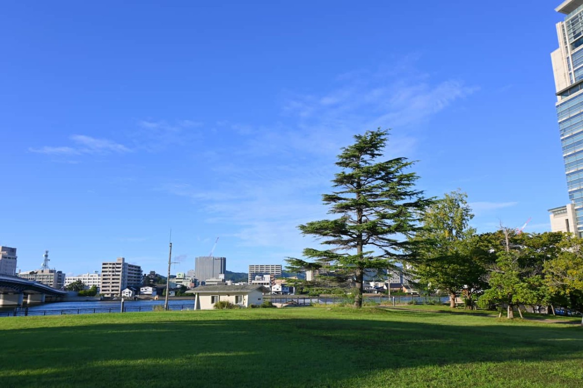 島根県松江市にある『白潟公園』の景色
