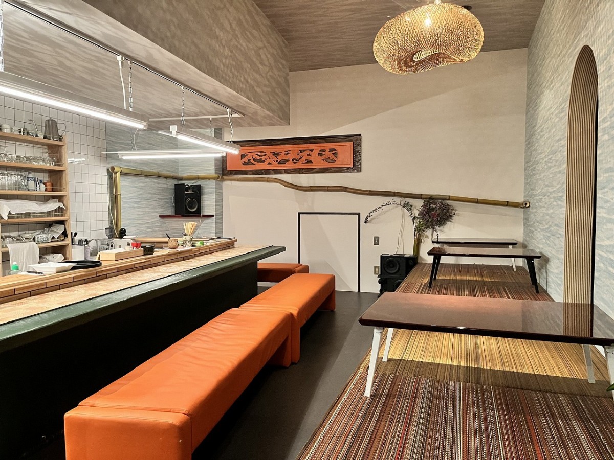 島根県松江市にオープンした居酒屋『マホラ亭』の店内の様子