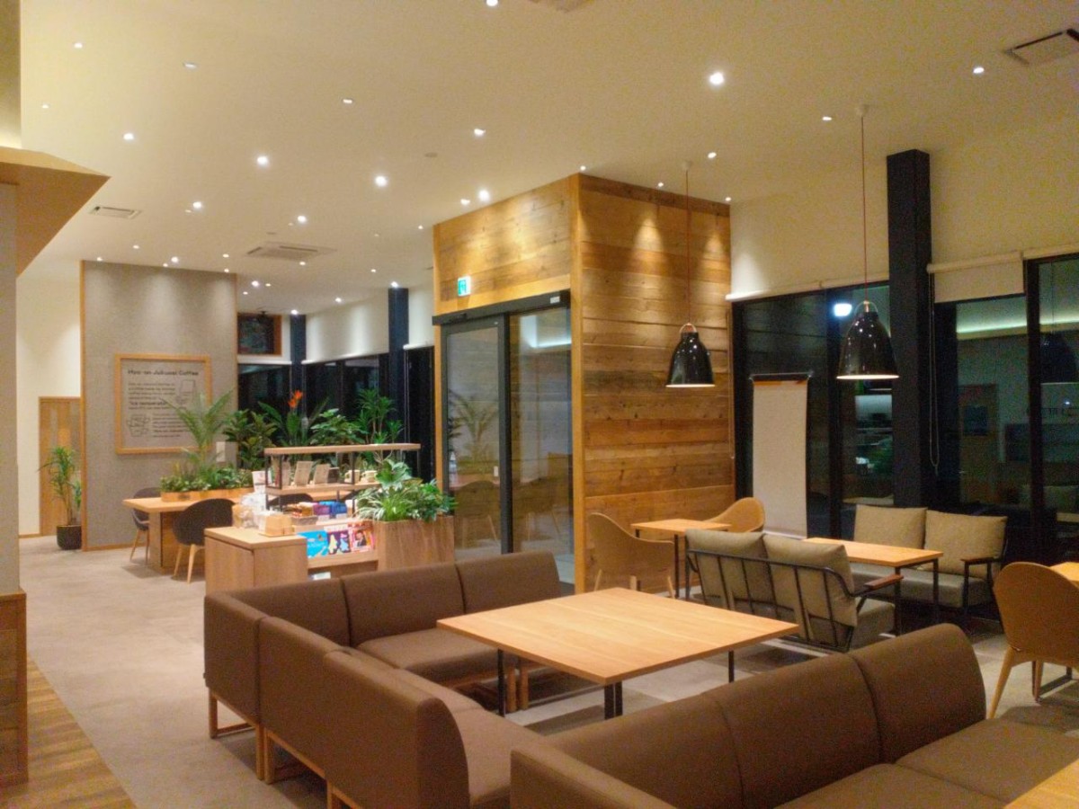 鳥取県鳥取市『KEY'S CAFE 鳥取丸山店』の店内の様子