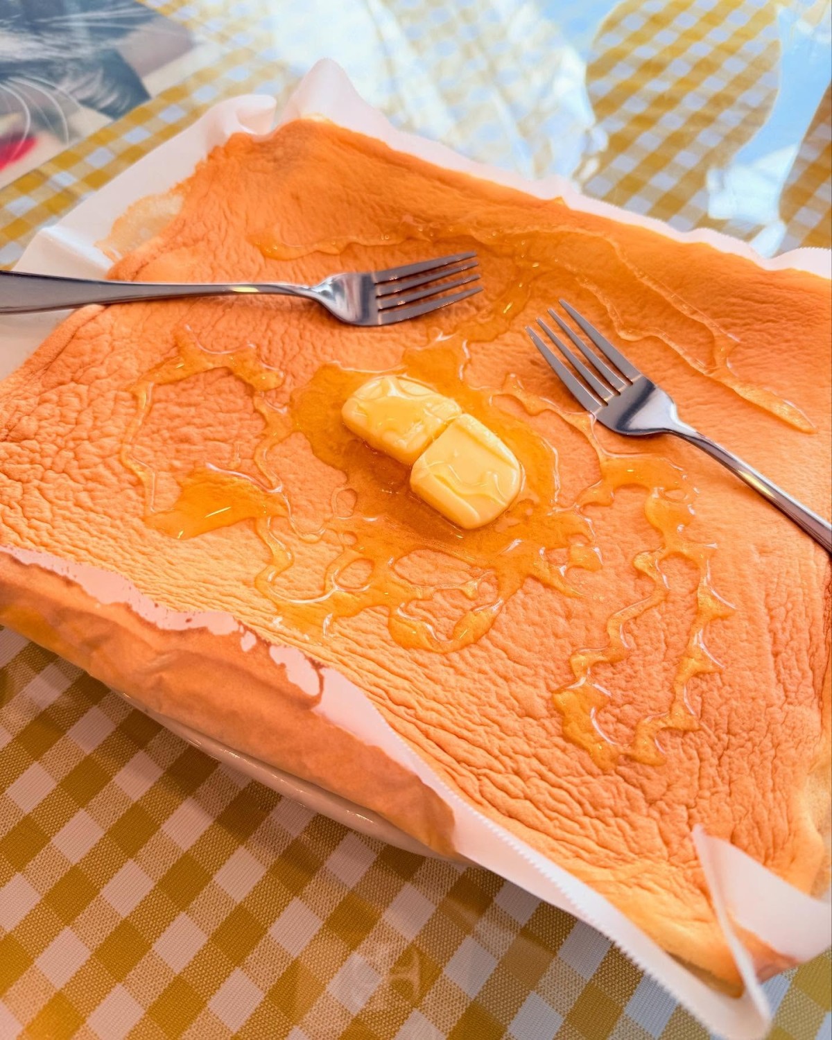 島根県益田市にオープンした『すなぎつねのきまぐれロールケーキっ茶』のケーキ