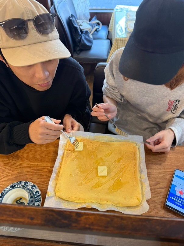 島根県益田市にオープンした『すなぎつねのきまぐれロールケーキっ茶』のケーキ