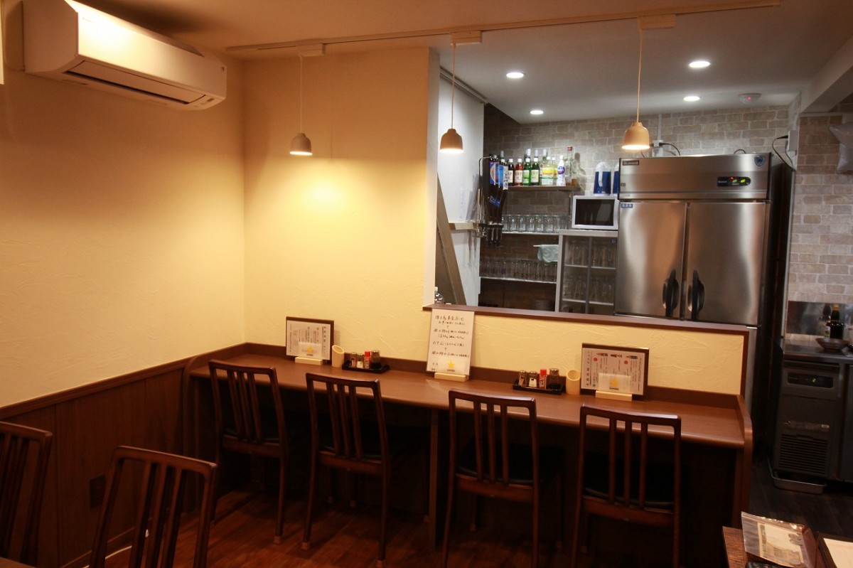 島根県松江市伊勢宮にオープンした居酒屋『やきとり大将』の店内の様子