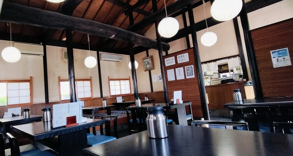 鳥取県米子市に移転オープンした手打ちそば専門店『手打ちみかも』の店内の様子