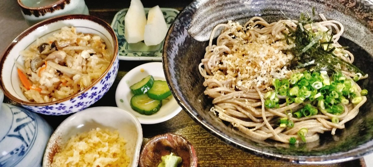 鳥取県米子市に移転オープンした手打ちそば専門店『手打ちみかも』のメニュー