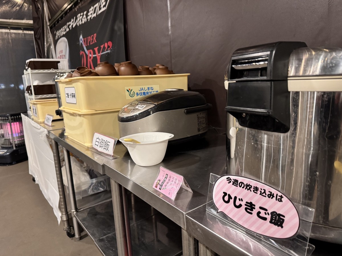 島根県出雲市『ラピタ本店』屋上で開催されている「星空ガーデン」の会場風景