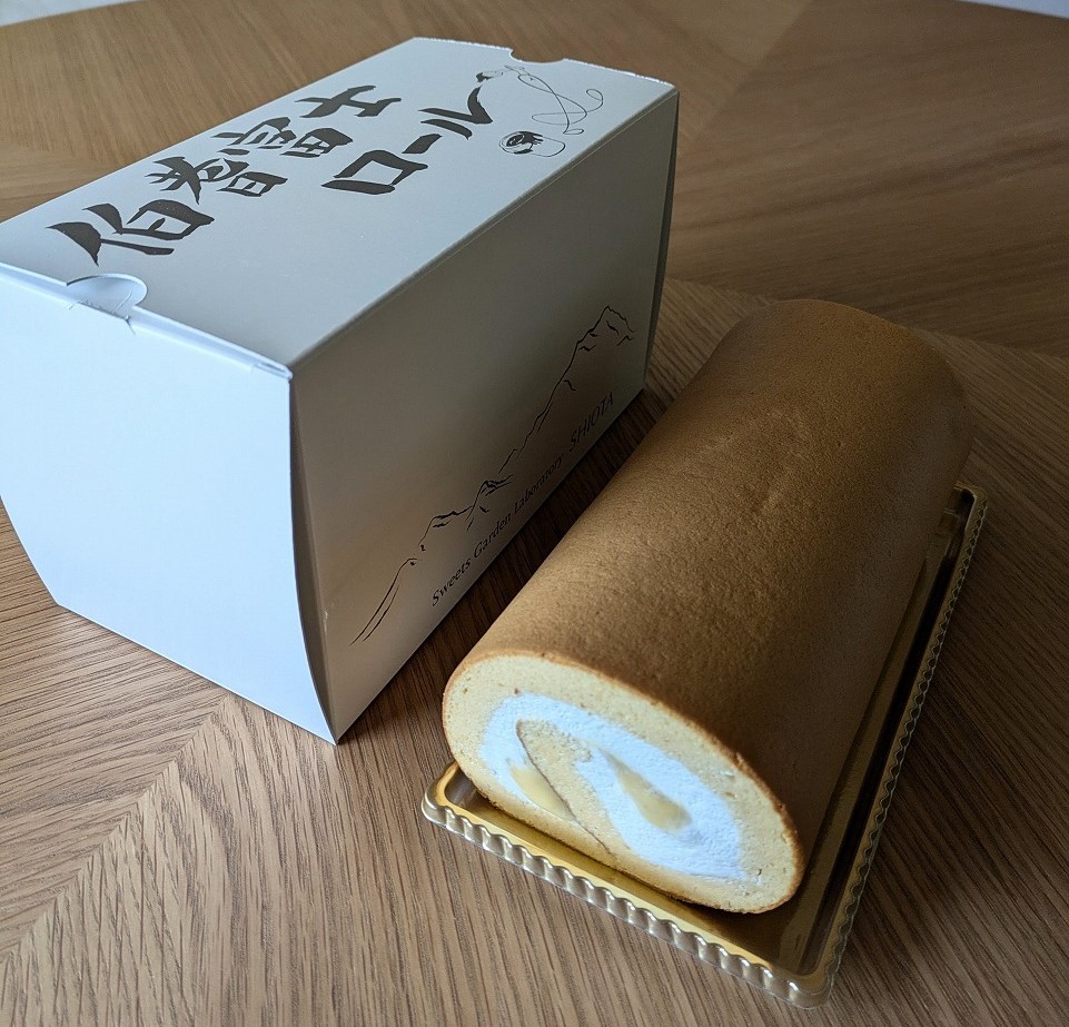 鳥取県日吉津村にある『Sweets Garden Laboratory SHIOTA』のロールケーキ