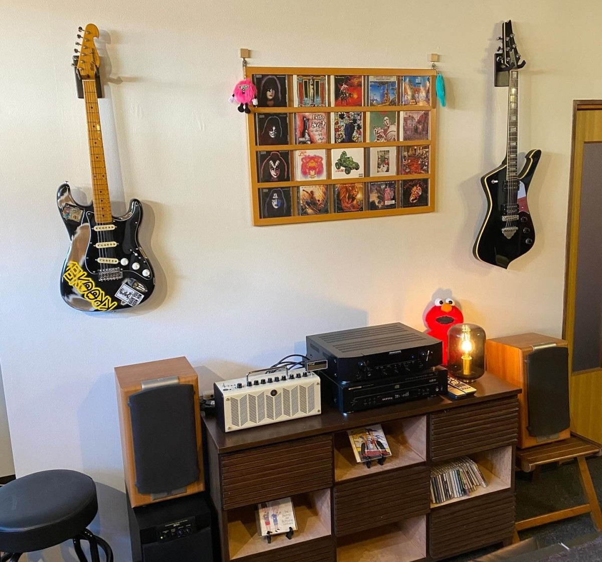 島根県安来市にオープンしたカフェ『ザ・クロドリコーヒー』の店内の様子