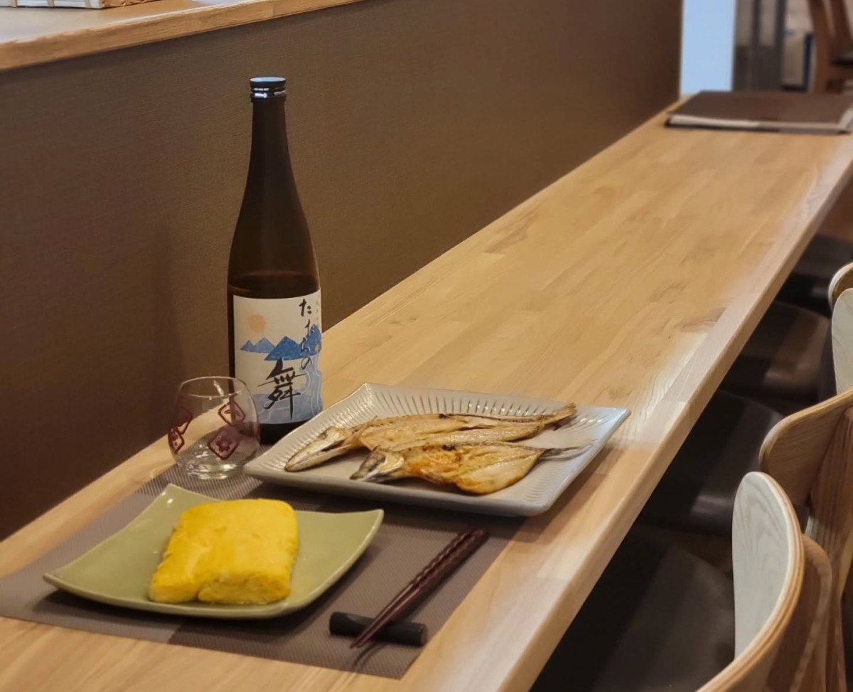 島根県出雲市にオープンした『創作おばんざい とまり木』の店内の様子