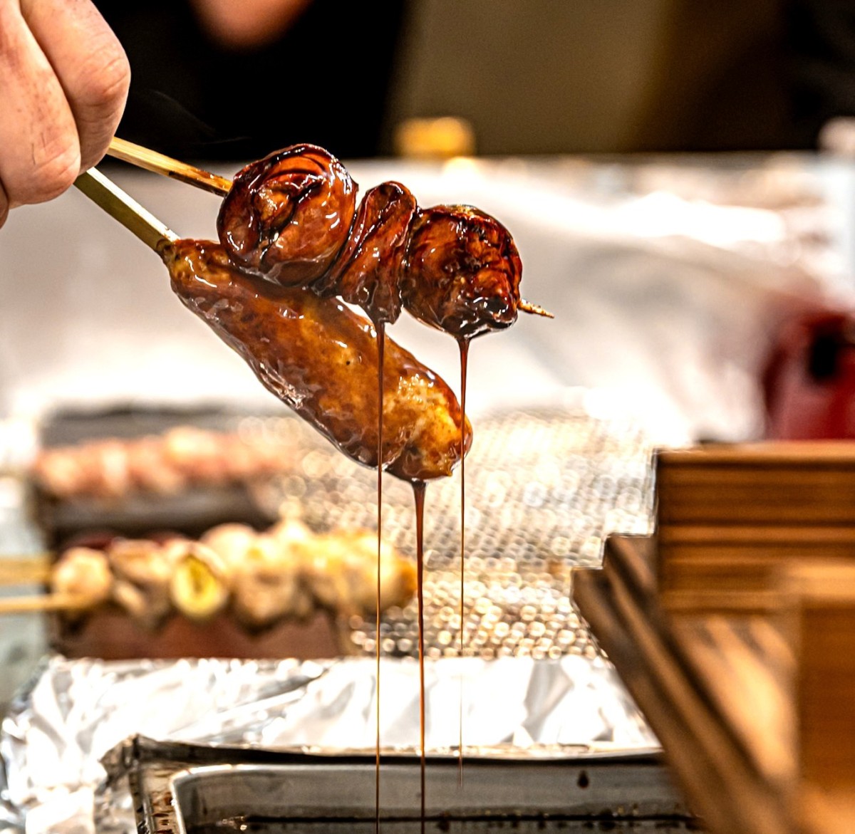 島根県松江市にオープンした焼き鳥専門店『やきとり酒場 一鳥前 松江店』の店内の様子
