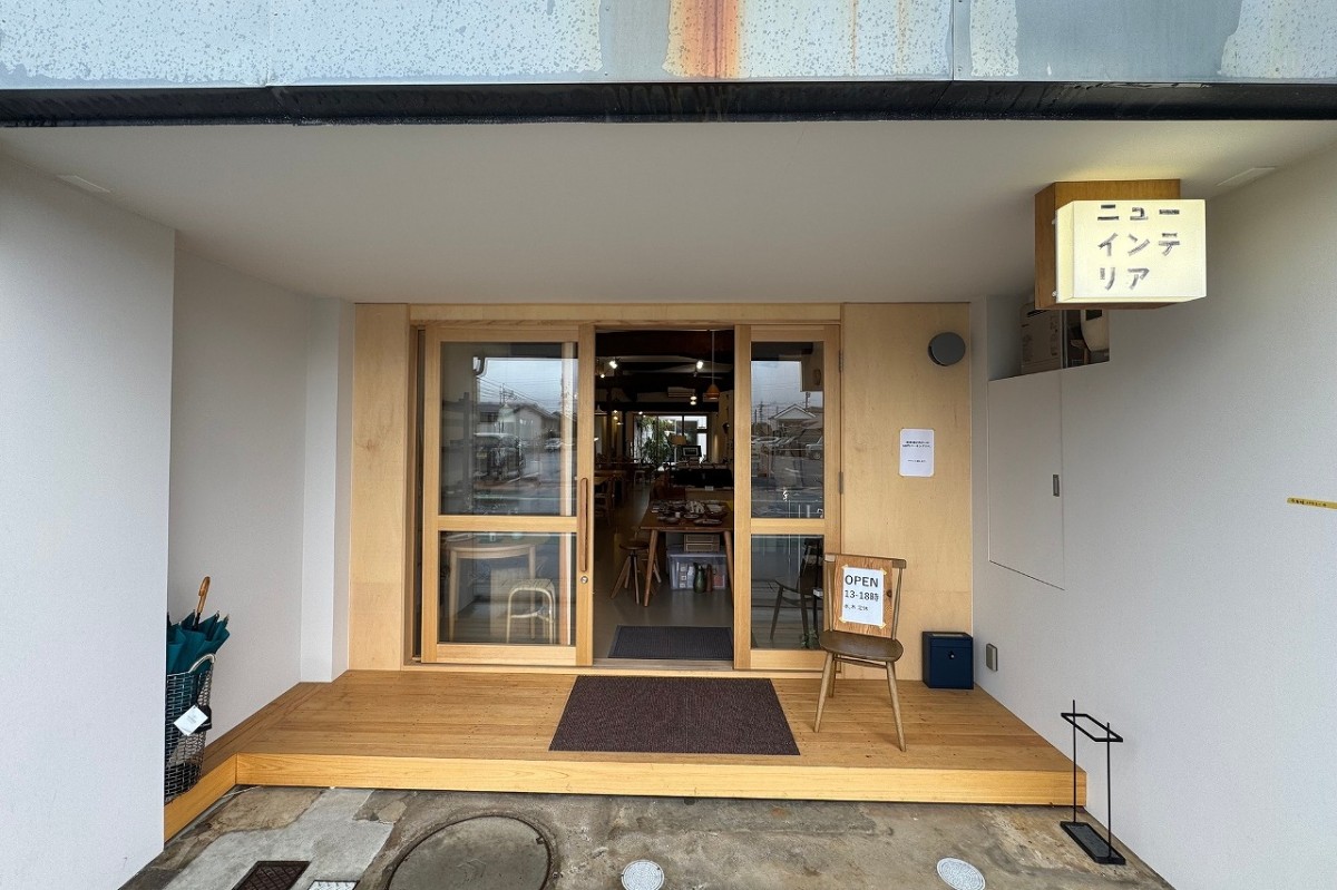 島根県出雲市「本町商店街」に移転したインテリアショップ『ニューインテリア』の外観