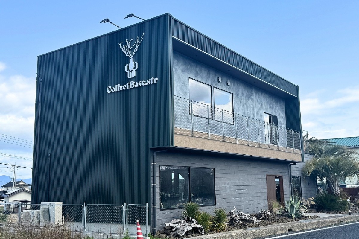 島根県出雲市にあるプラントショップ『Collect Base.str（コレクトベース）』の外観