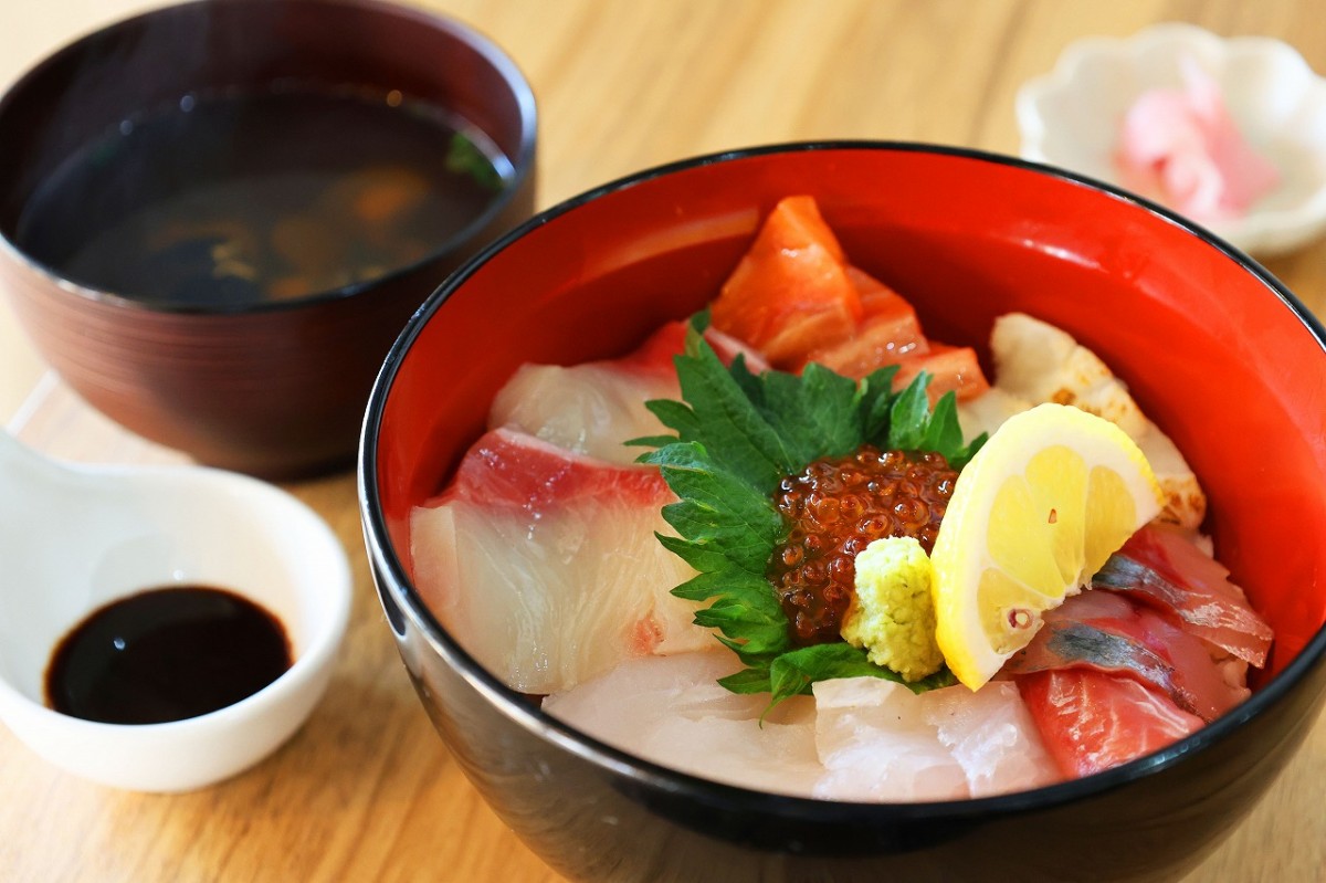 島根県松江市のカラコロ工房内にある海鮮レストラン『海鮮市場Taverna Content』の海鮮丼