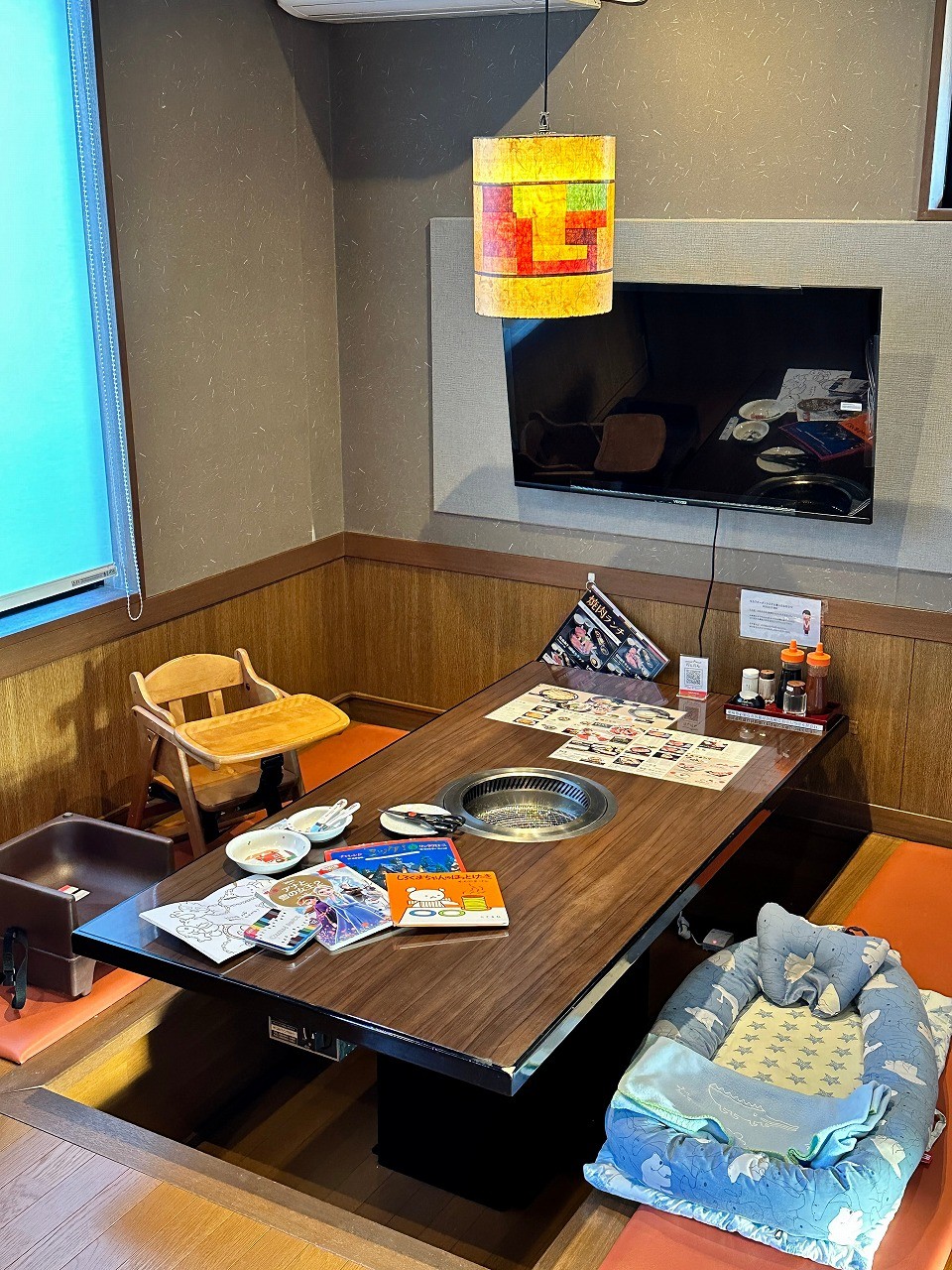 島根県松江市の焼肉店『焼肉韓食房だんだん 松江田和山店』の個室席の様子
