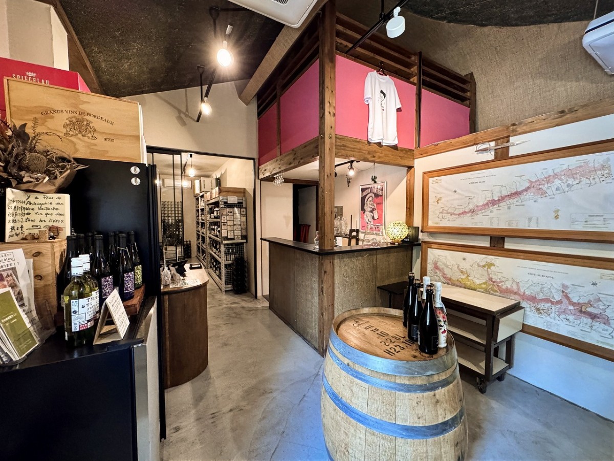島根県松江市にあるワイン専門店『TARUYA』の内観
