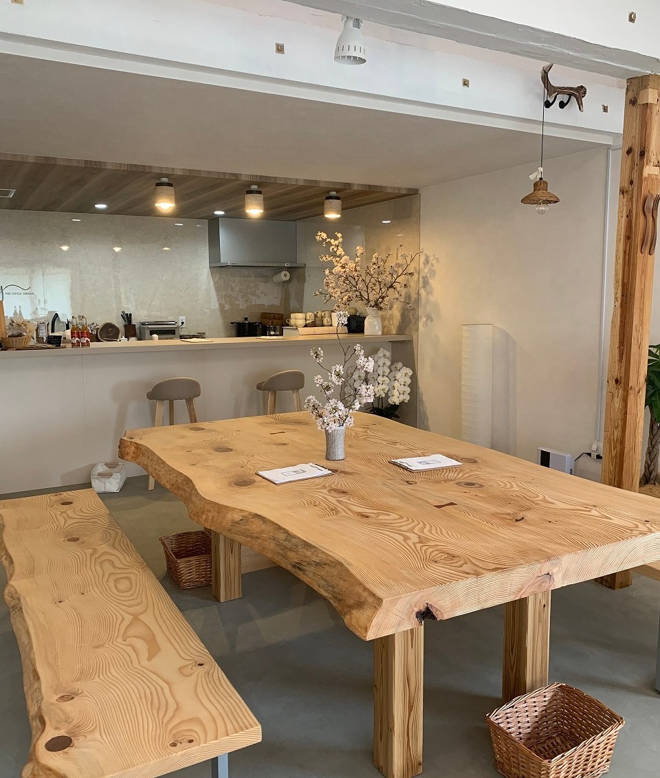 島根県雲南市にオープンした『natural cafe Kisuki』の店内の様子