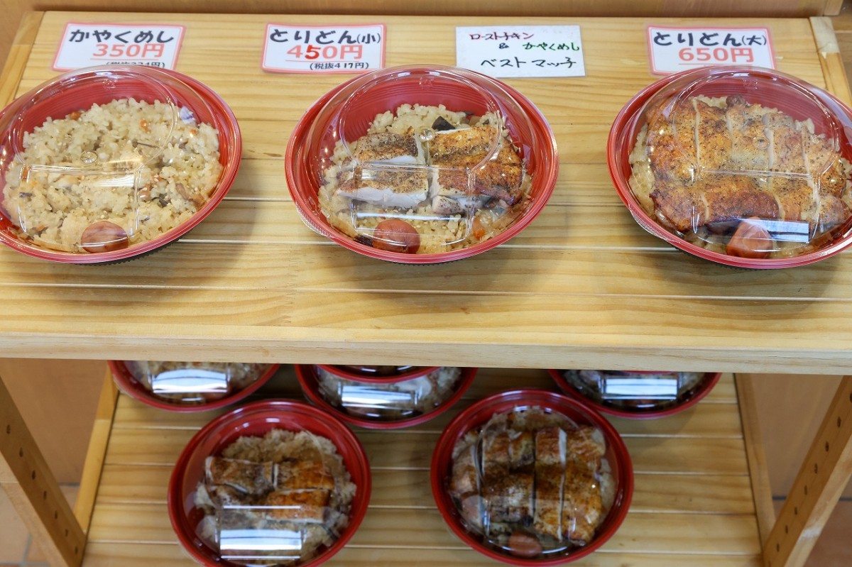 出雲市のテイクアウト鶏料理専門店『鳥周出雲店』に並ぶ丼メニュー