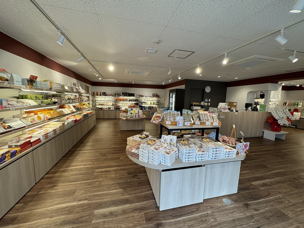 島根県出雲市大社町にオープンしたお土産店『いずも縁結び本舗勢溜店 つむぎ』の店内の様子