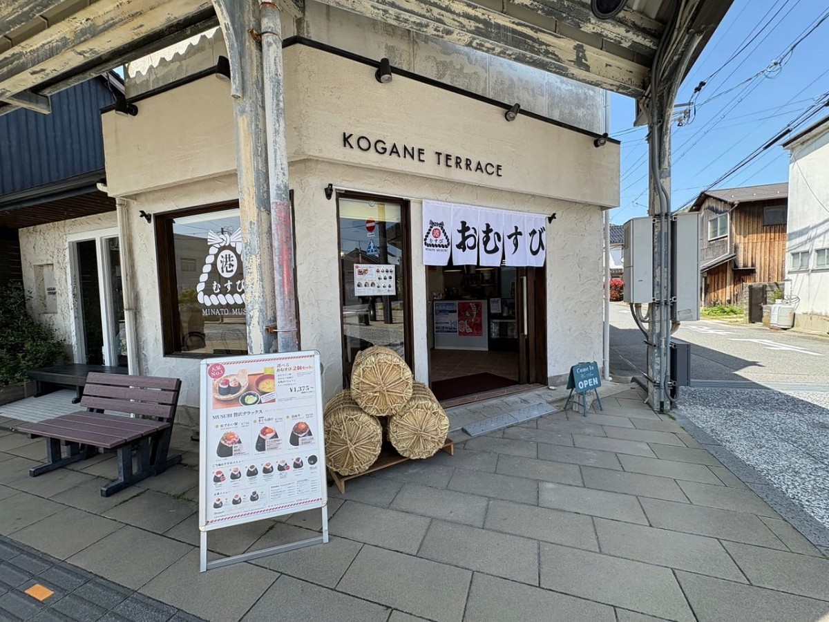 鳥取県境港市にある期間限定のおむすび専門店『港むすび』の外観