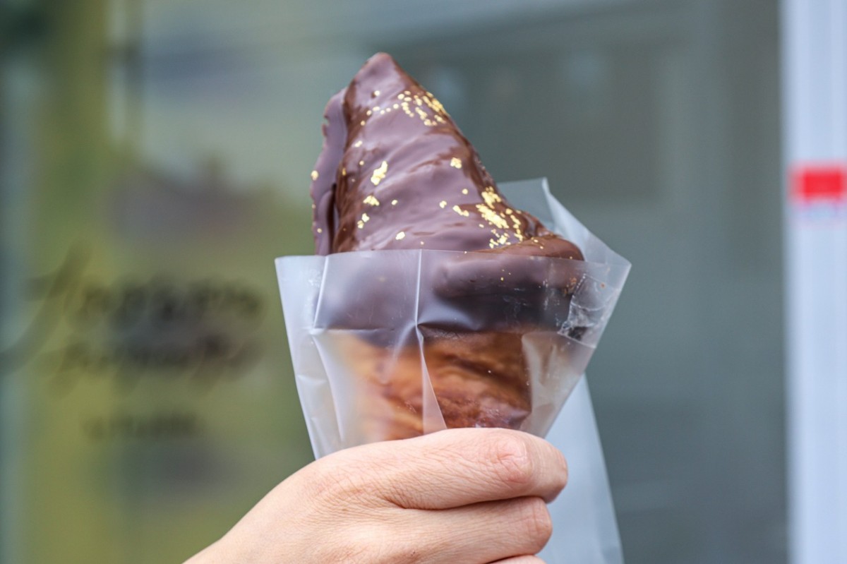 鳥取県米子市にあるクロワッサン専門店『100日だけのチョコクロワッサン by TonyBake 鳥取米子店』のチョコクロワッサン