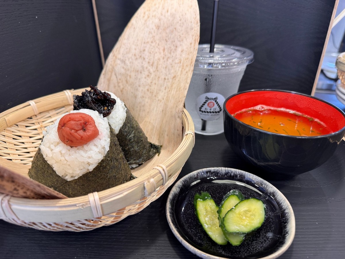 鳥取県境港市にある期間限定のおむすび専門店『港むすび』のメニュー