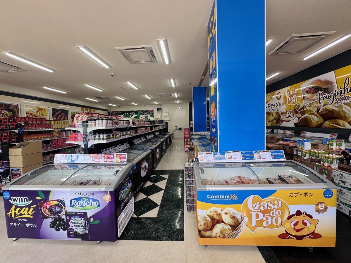 島根県出雲市にある『Combiniya（コンビニヤ）出雲店』の店内の様子