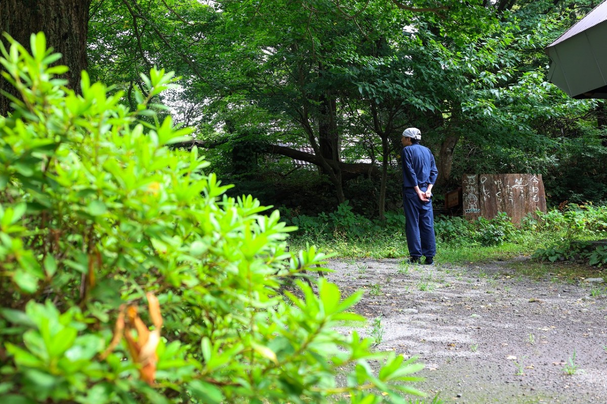 鳥取県大山町にあるカフェ『田舎家一』の庭の様子