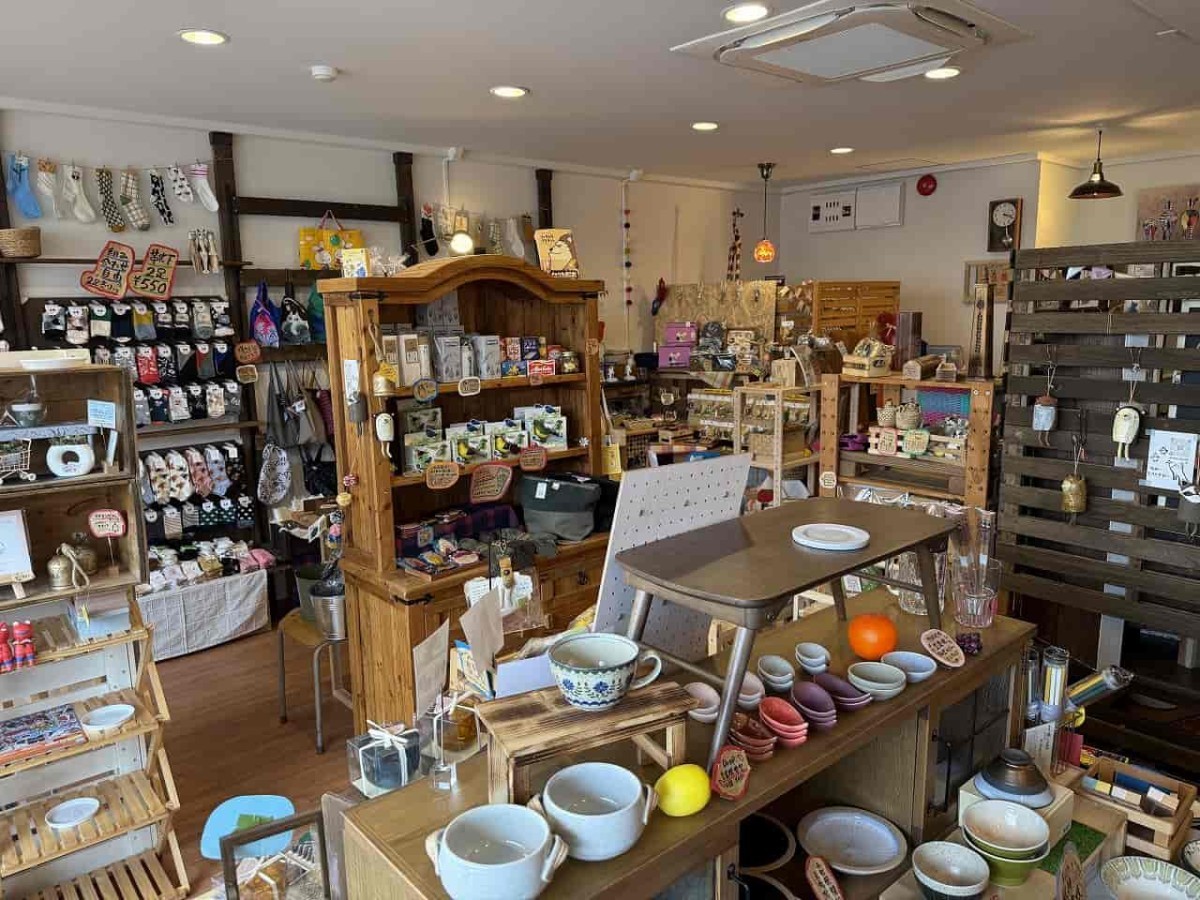 島根県松江市学園にある雑貨屋『WestVillage』の店内