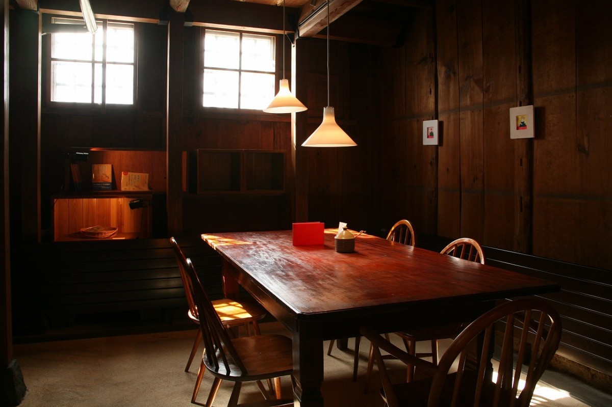 鳥取県境港市にある『cafe マルマス』の店内の様子