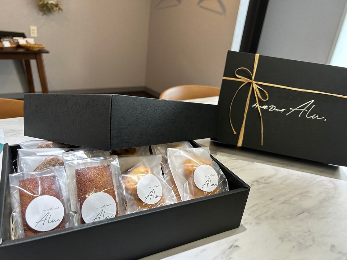 益田市にオープンした『アシェットデセール専門店 Alu,』の焼き菓子