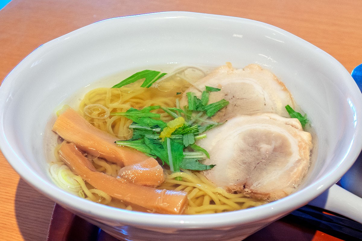 島根県安来市にある『ARTEPIA Cafe』の牛骨ラーメン