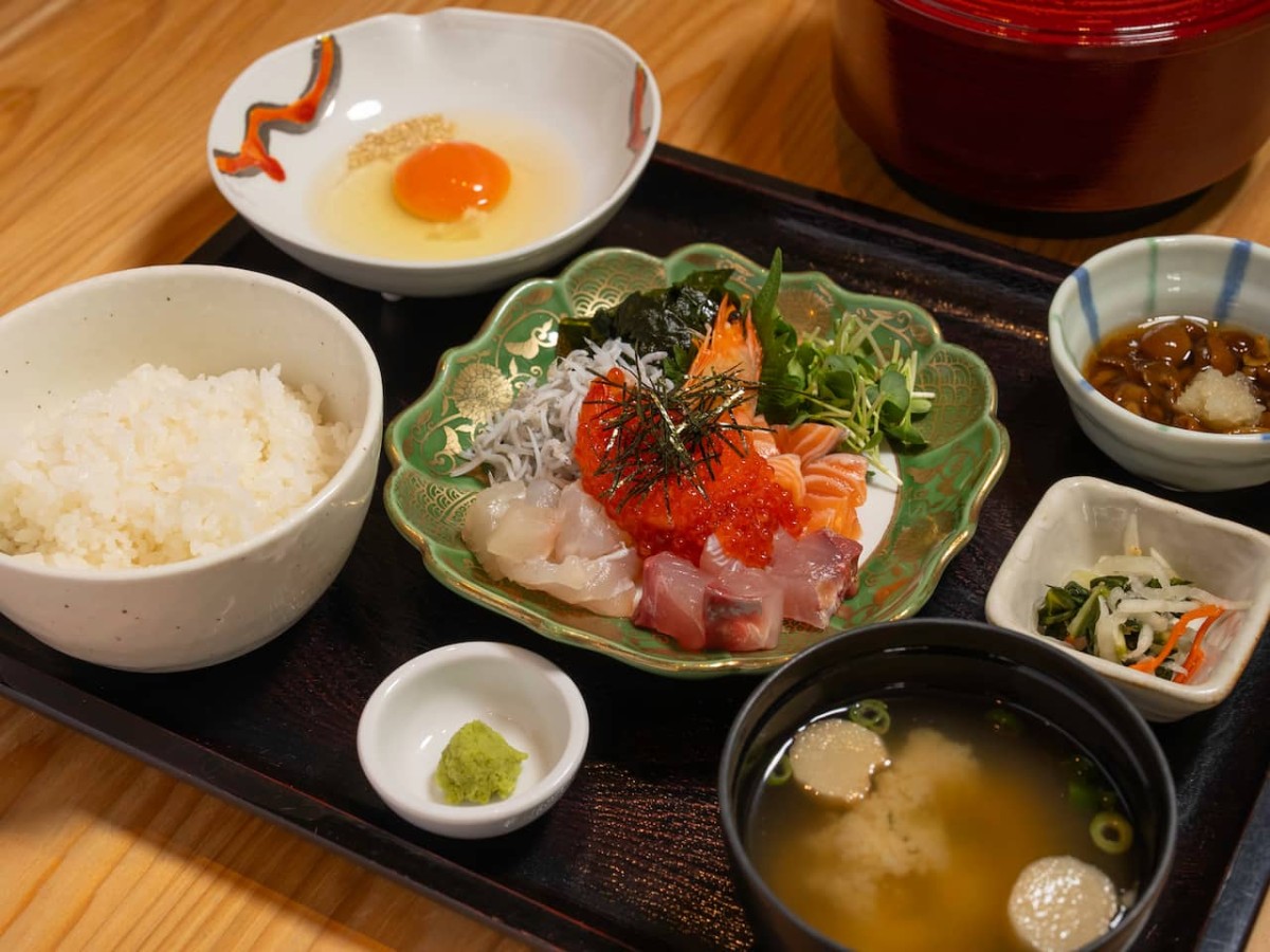 島根県大田市『港の食堂KAN』の「漁師めし定食」