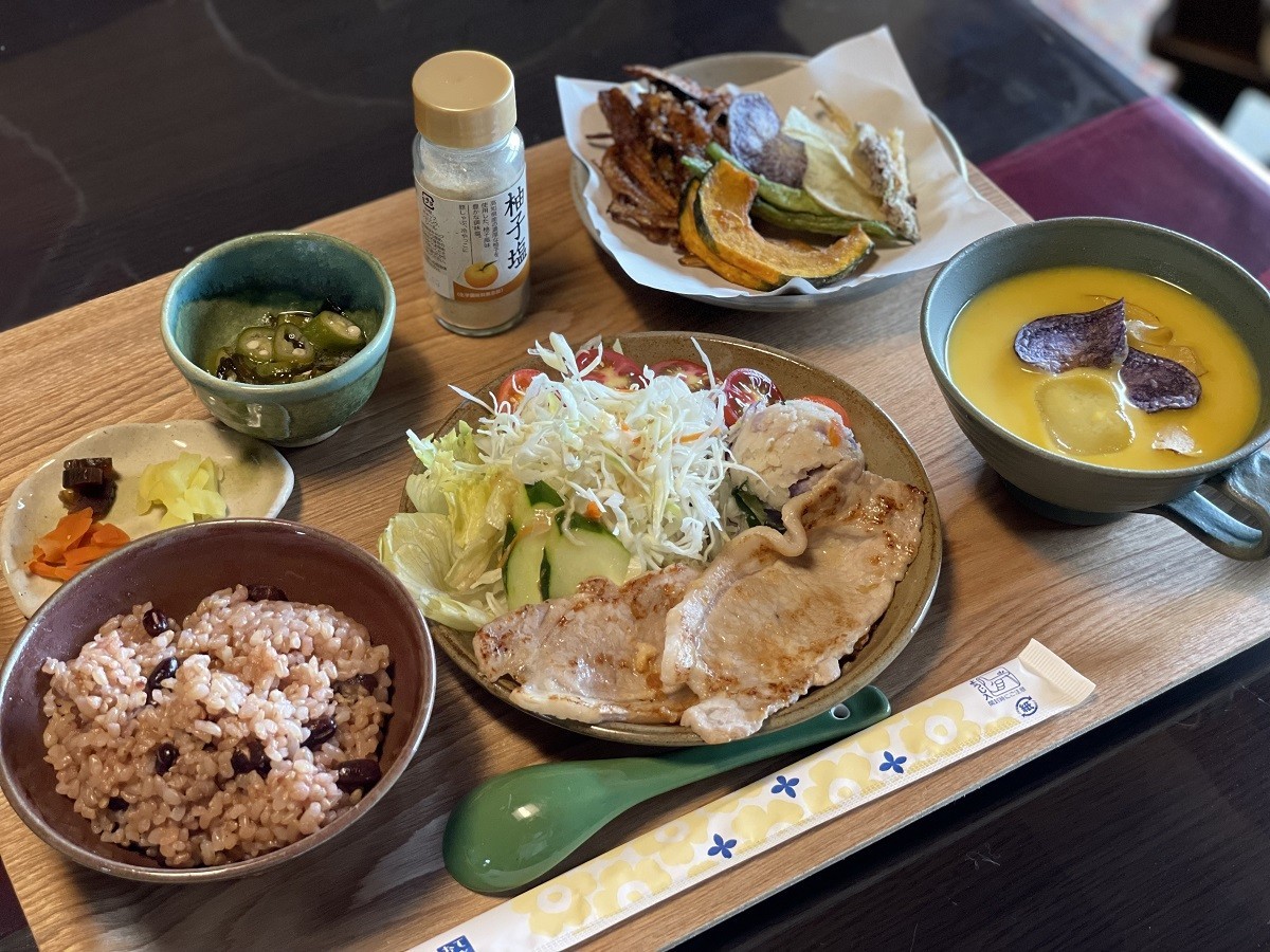 島根県にある古民家カフェ『山ん中の古民家cafe 下上屋』のランチ