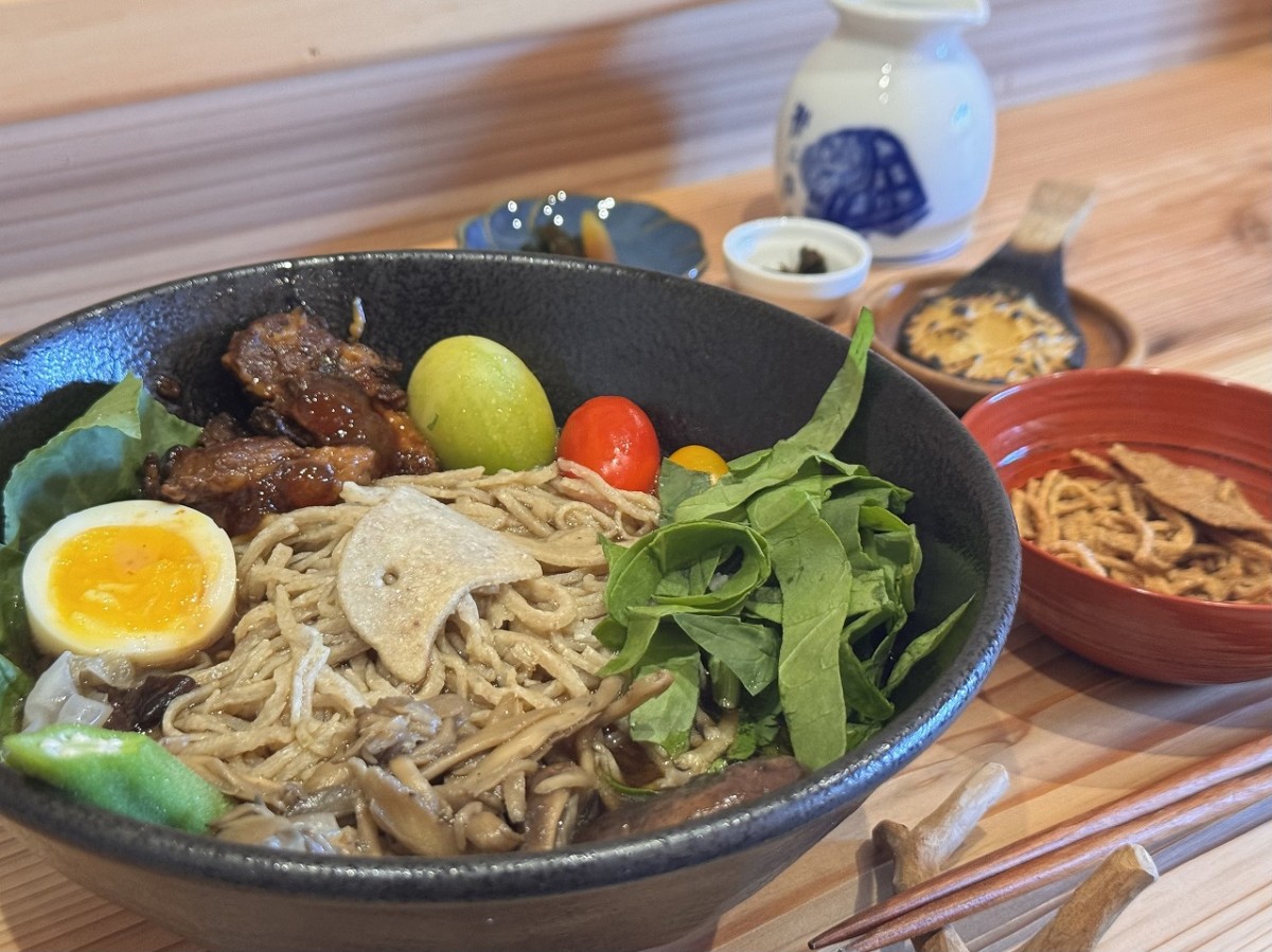 島根県出雲市にオープンした『SOBA-cafe-いさと家』のそば
